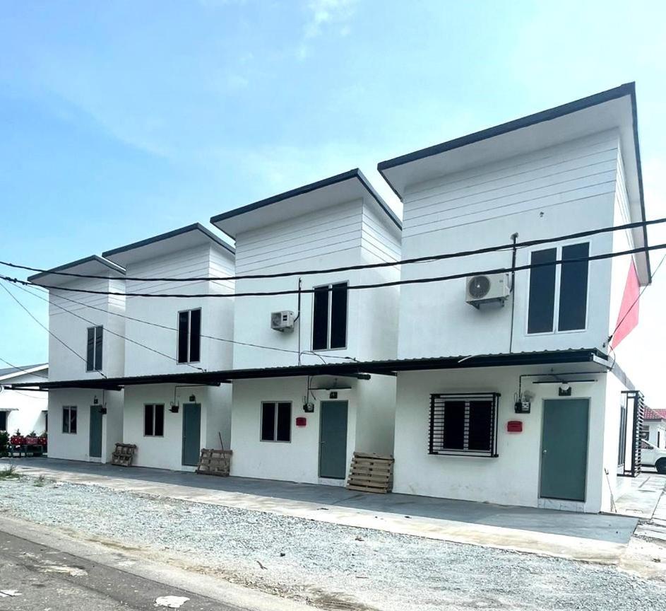 Inderapura Villa Free Parking ชาห์อาลัม ภายนอก รูปภาพ